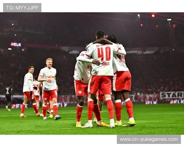 拜仁半场0-1落后莱比锡，诺伊尔两度扑救化解单刀危机